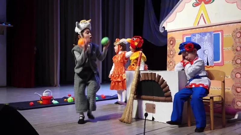 12 января на большой сцене МКЦ состоялся районный фестиваль - конкурс инсценированной сказки