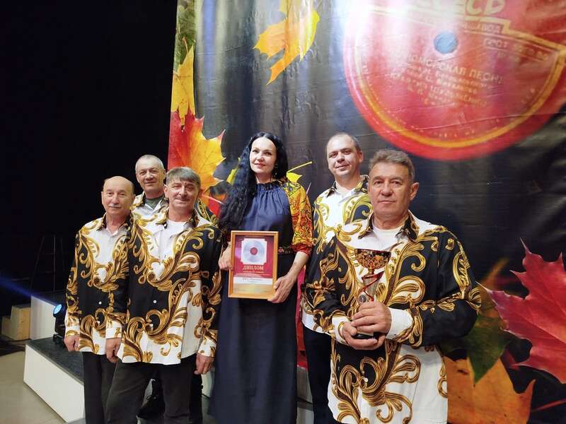 Поздравляем наших друзей - вокально‑инструментальный ансамбль «Ровесник»