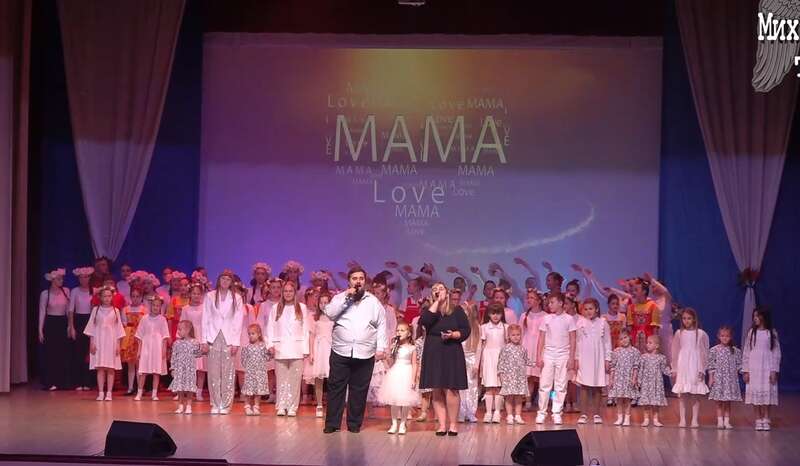 ВИДЕО: Разрешите поздравить вас с нежным семейным праздником, Днём матери. ВИДЕО: Разрешите поздравить вас с нежным семейным праздником, Днём матери.