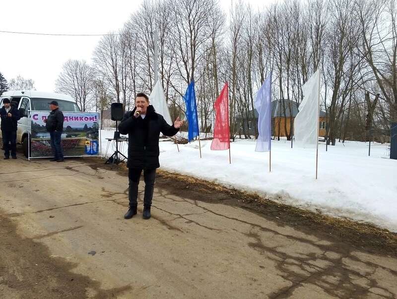 Для жителей деревни Серебрянь, артистами Михайловского и Октябрьского Домов культуры был организован выездной концерт 