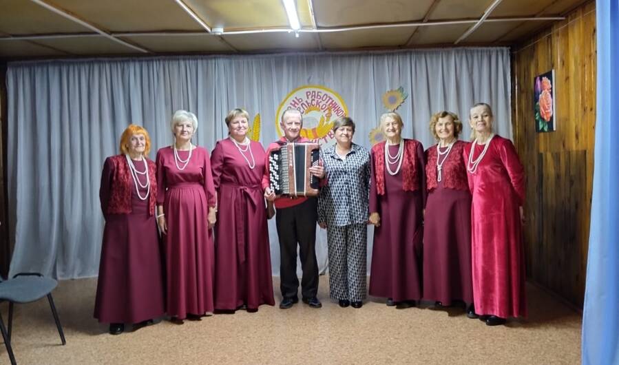 17 октября, Автоклуб Михайловского Центрального Дома культуры приехал с концертом в деревню Бычки.