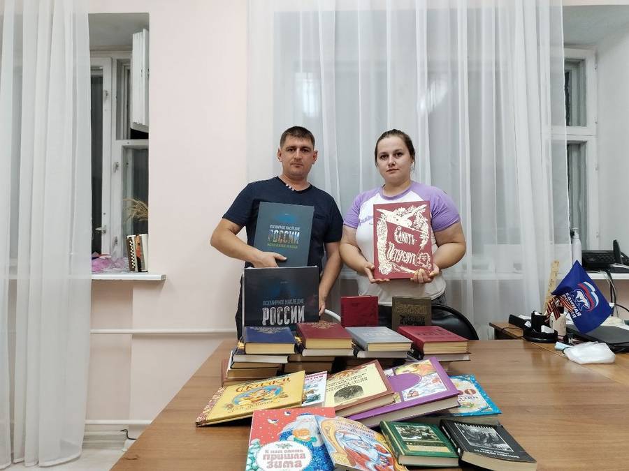 Работники культурно-досуговых учреждений Михайловского района приняли участие в акции по сбору книг