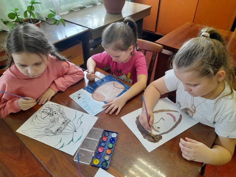 24 апреля в Виленском ДК была организована выставка детских рисунков 