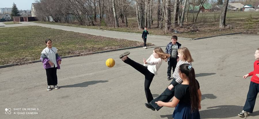 Активные игры с мячиком одновременно увлекательны и полезны для здоровья